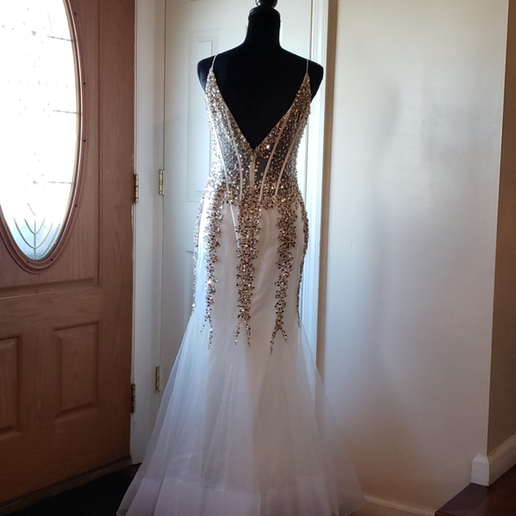 JOVANI WHITE GOLD & SILVER DRESS 👗 - Picture 4 of 8